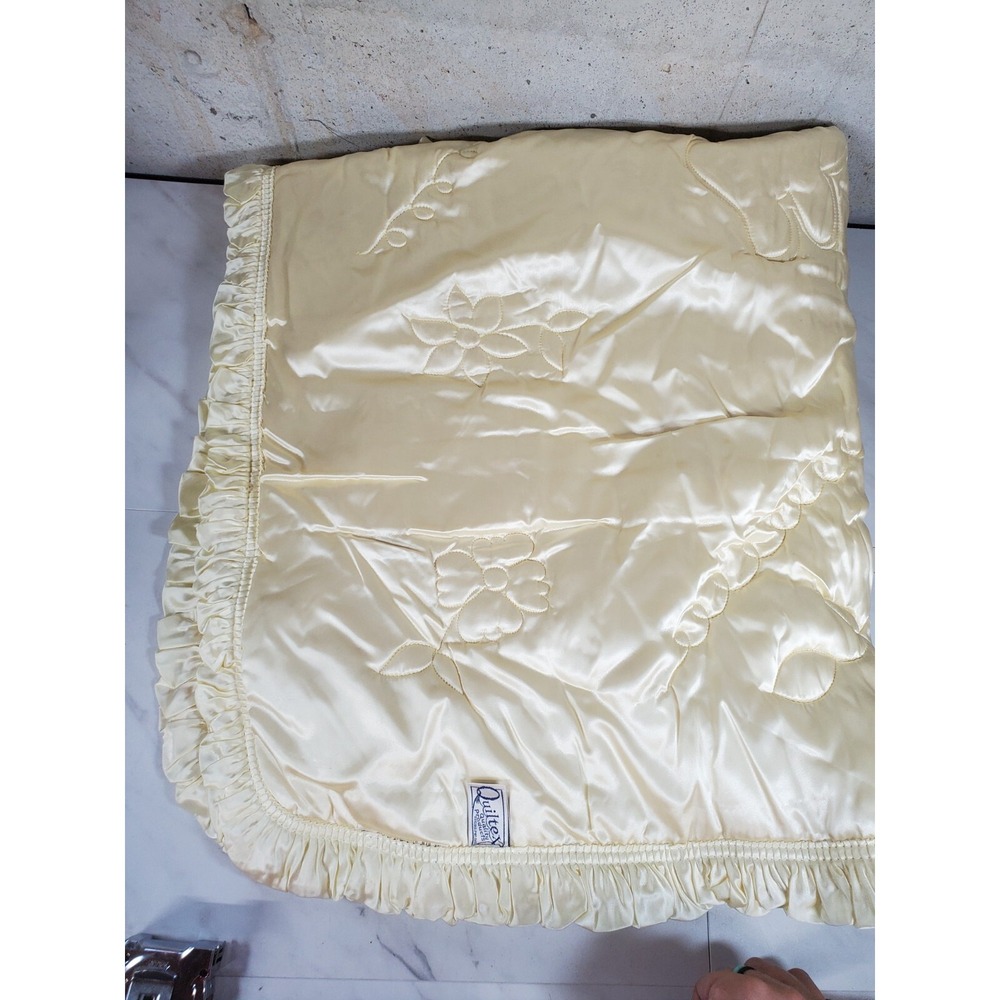 Vintage Quiltex Baby Quilt Blanket Lamb‎ Flowers Silky Yellow 34" x 44"